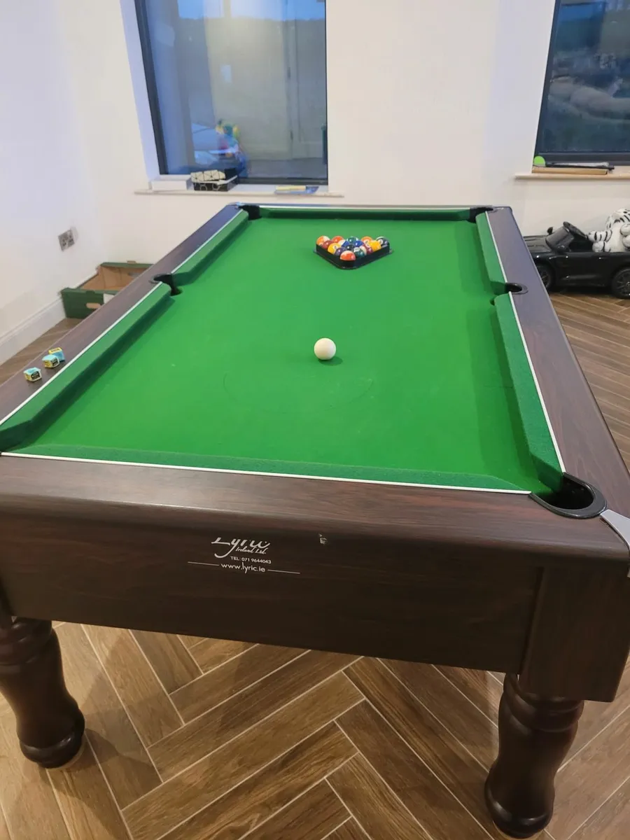 Pool table - Image 1