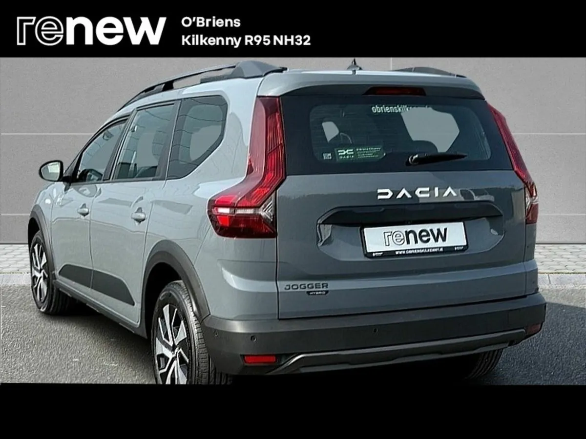 Dacia Jogger FULL HYBRID EXPRESSION 1.6 145 BHP AU - Image 3
