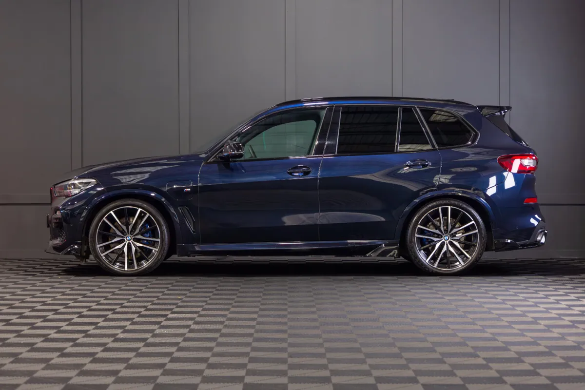 212 BMW X5 X-Drive 45e M-Sport - Image 3