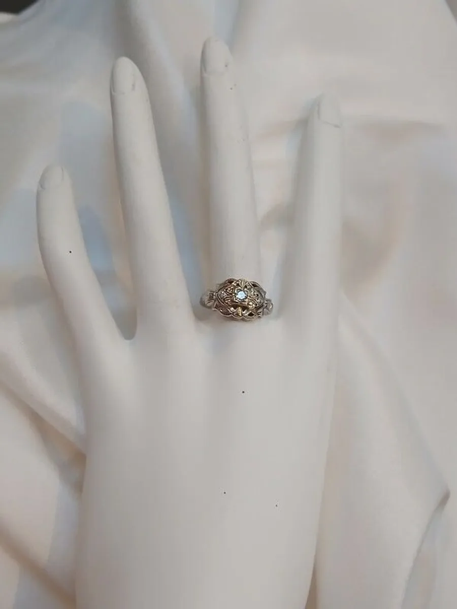 18k White Gold & Diamond Ring - Image 1