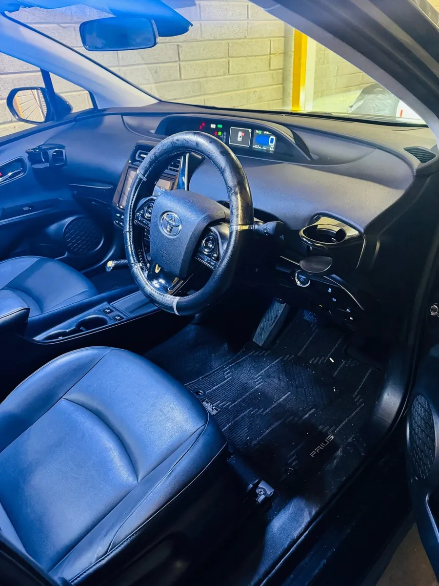 Toyota Prius 2021 S Touring Selection - Image 3