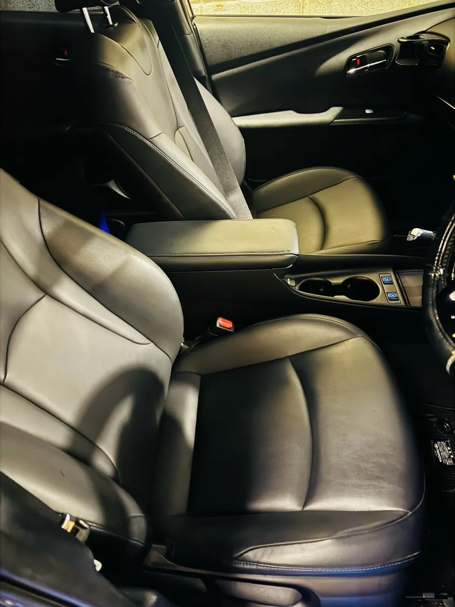 Toyota Prius 2021 S Touring Selection - Image 4