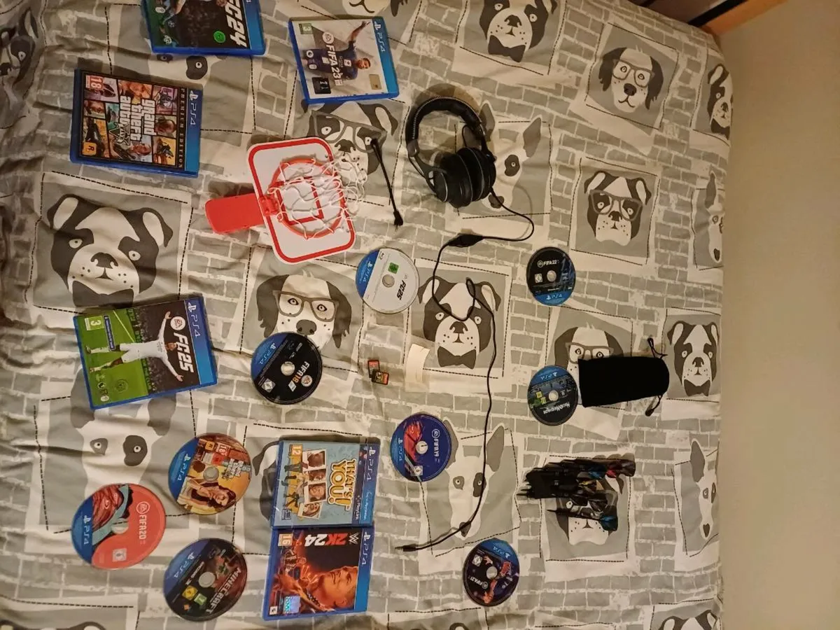 Games, headsets and others - Image 1