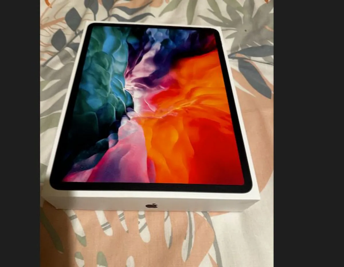 iPad Pro 12.9 (4th Gen) 256 GB Silver - Brand New Replacement (Unused) - Box and Accessories - Image 1