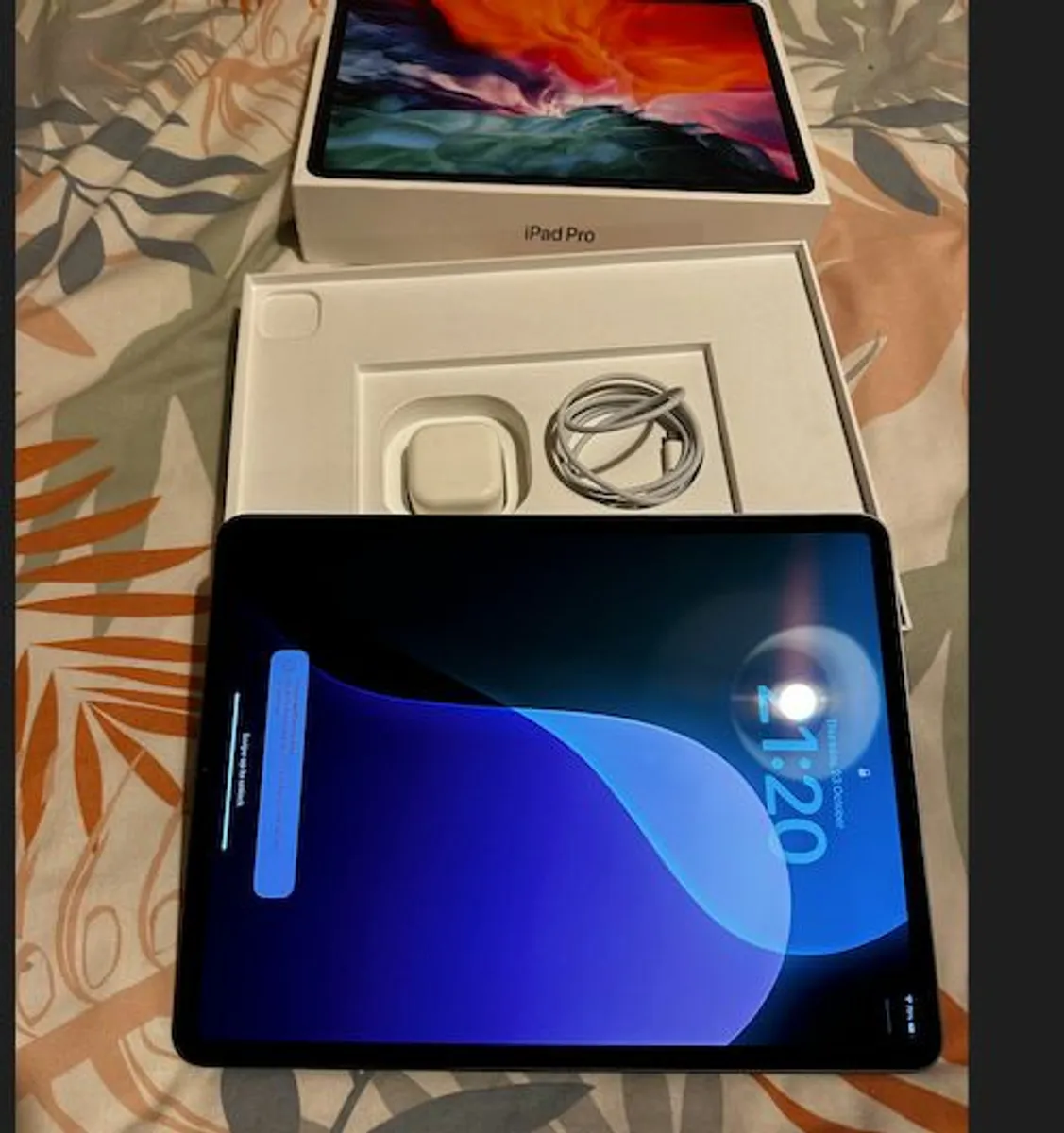 iPad Pro 12.9 (4th Gen) 256 GB Silver - Brand New Replacement (Unused) - Box and Accessories - Image 3