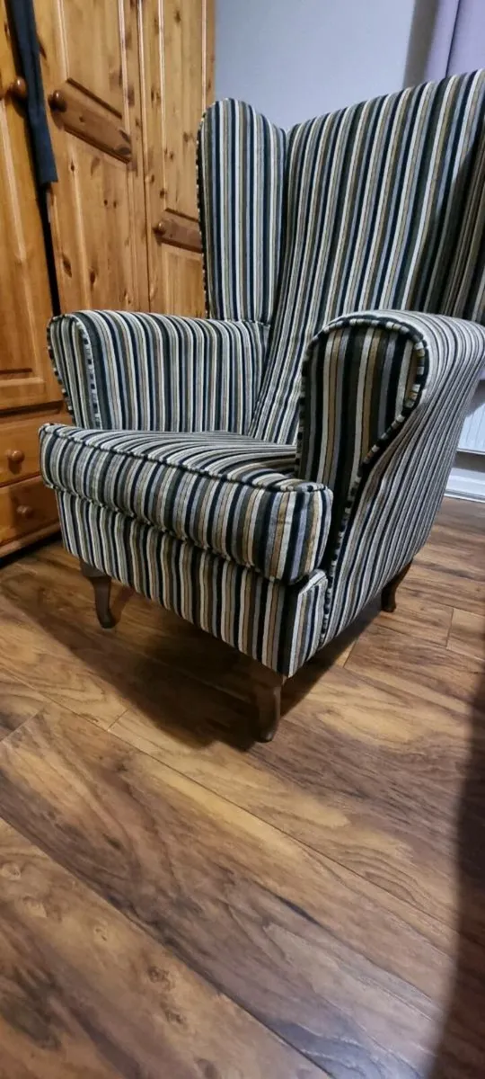 Two Queen Anne style chairs - Image 1