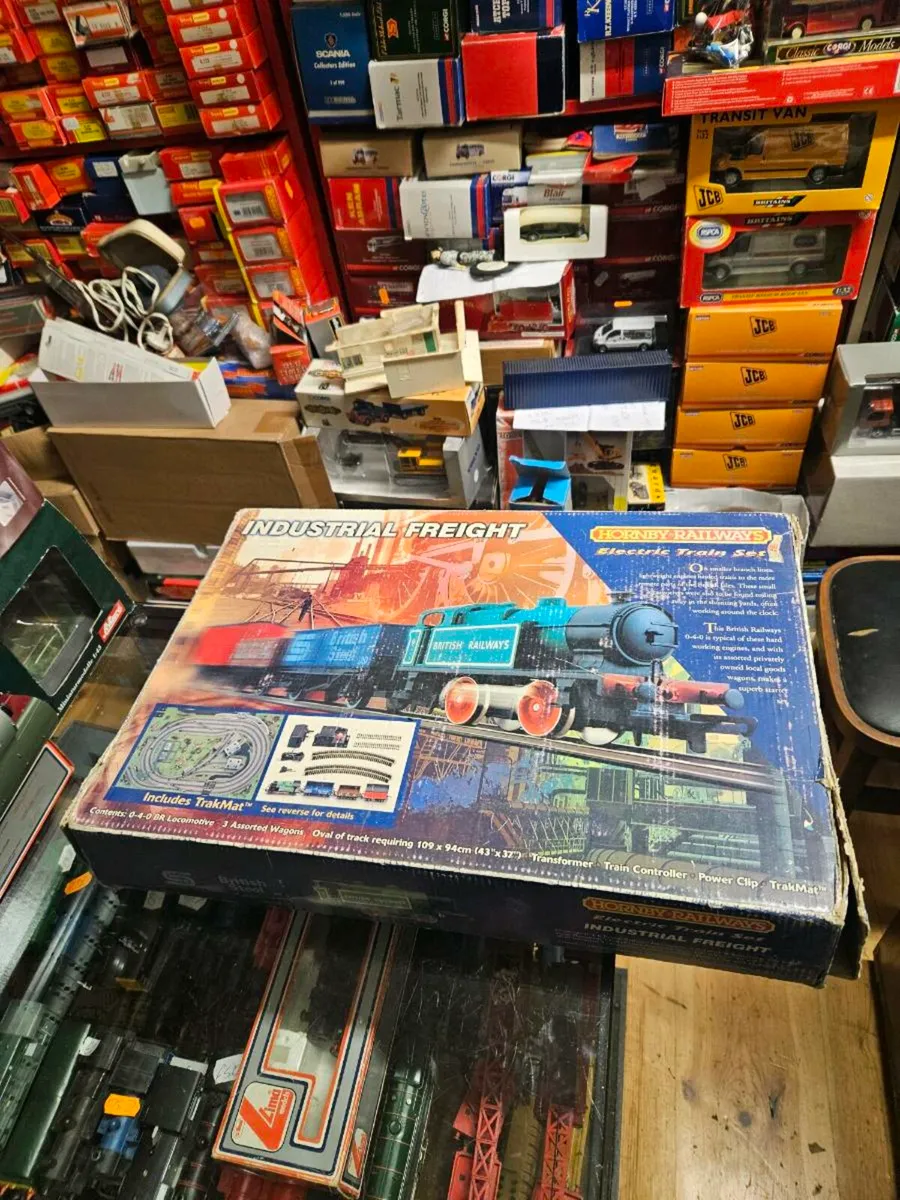 Hornby OO Gauge Train Set - Image 1