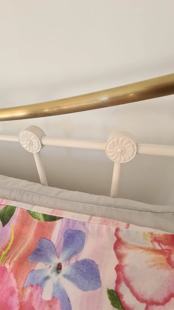 King size bed - Image 3