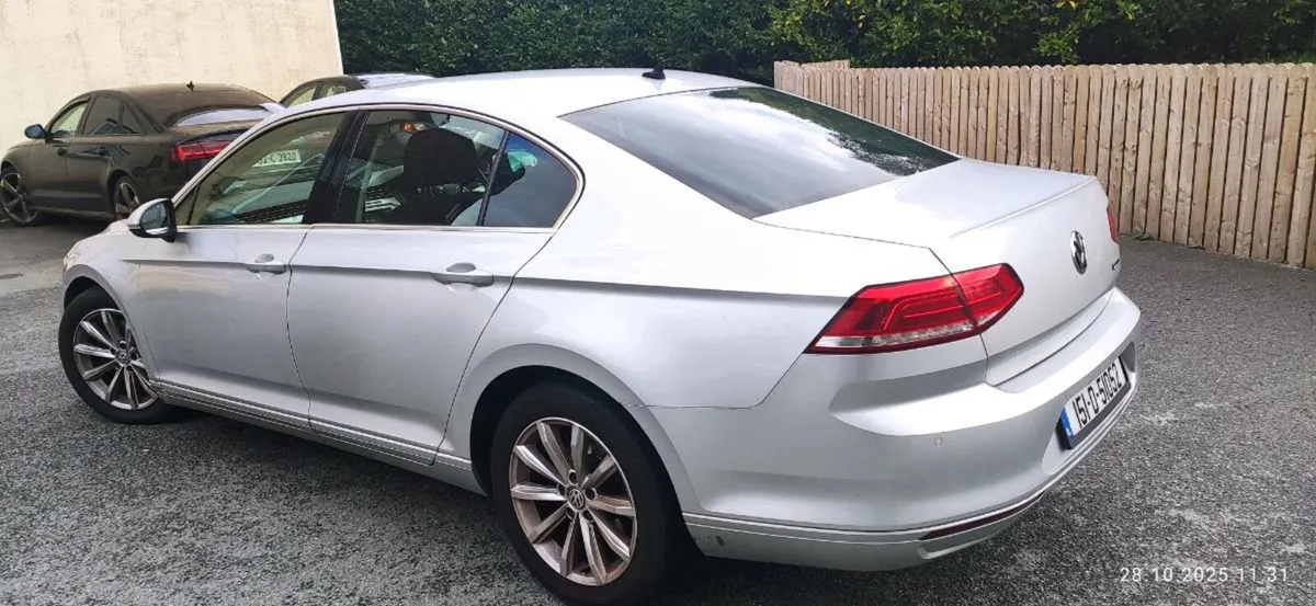 Volkswagen Passat 2015 - Image 2