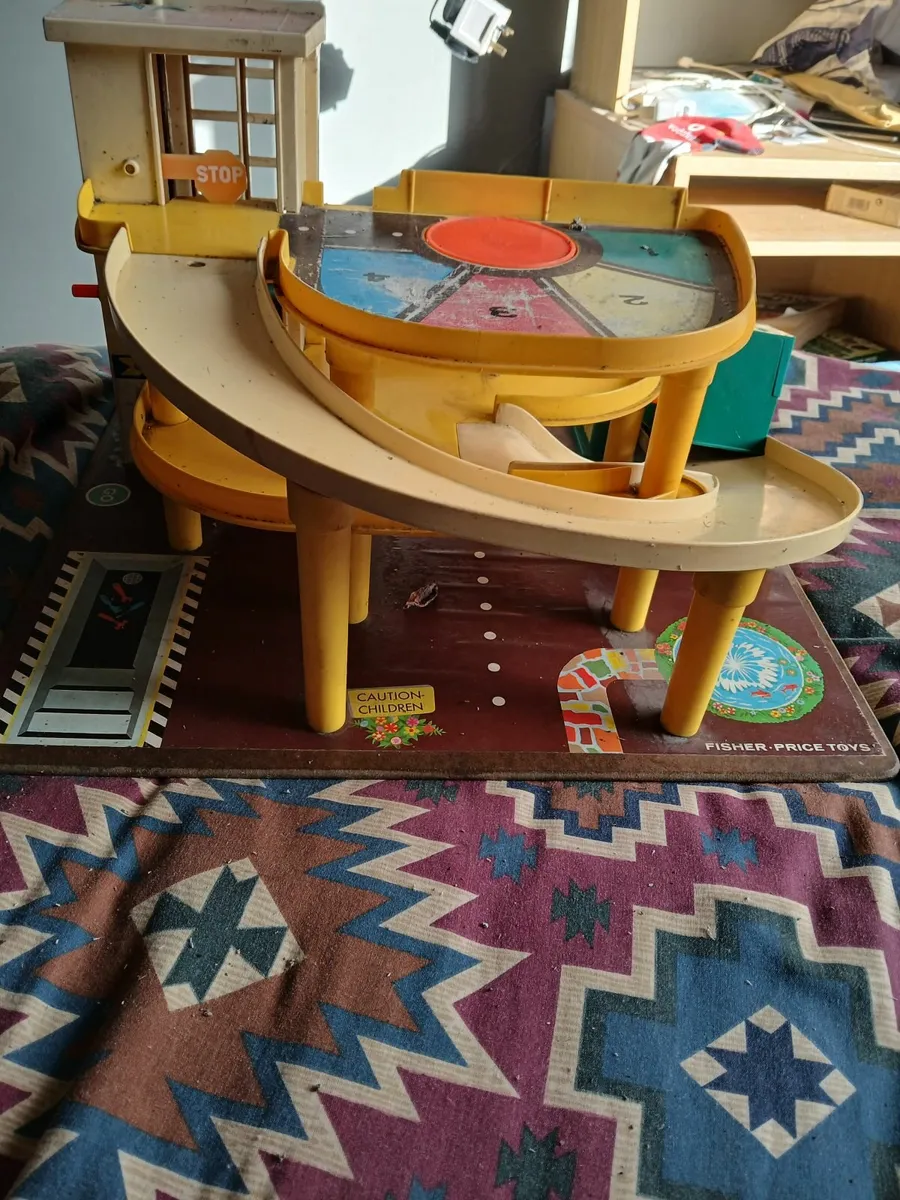 Fisher price garage - Image 1