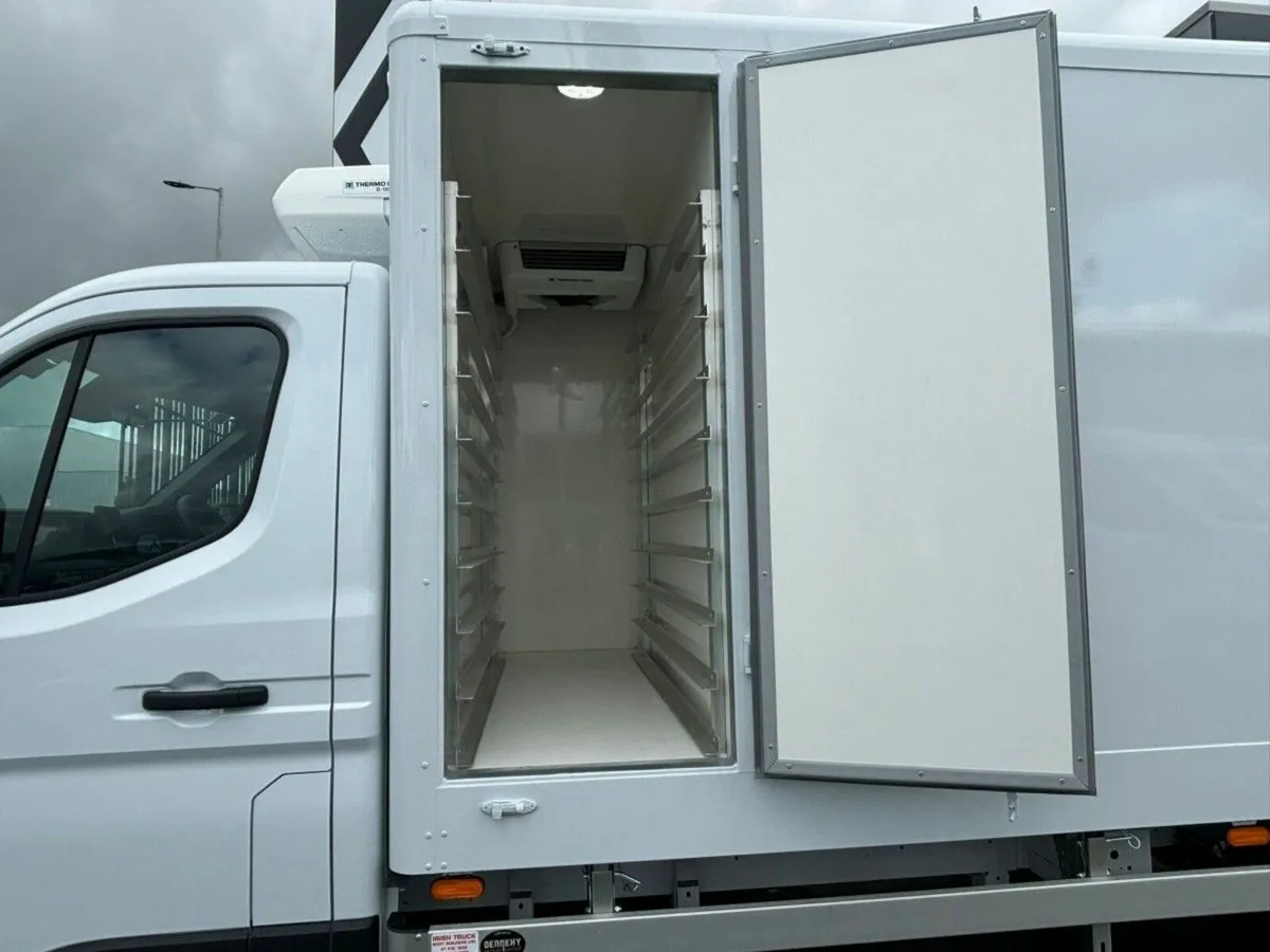 Renault Master CCAB 3.5T L3H1 Bread Van with Fridg - Image 3