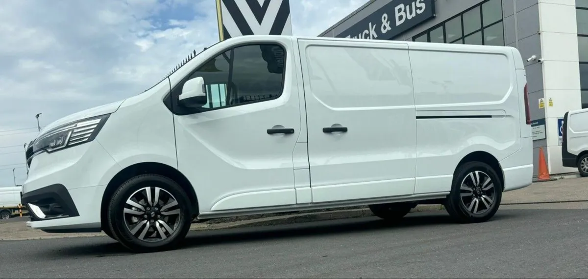Renault Trafic Extra Sport 170hp 9speed Auto - Image 2