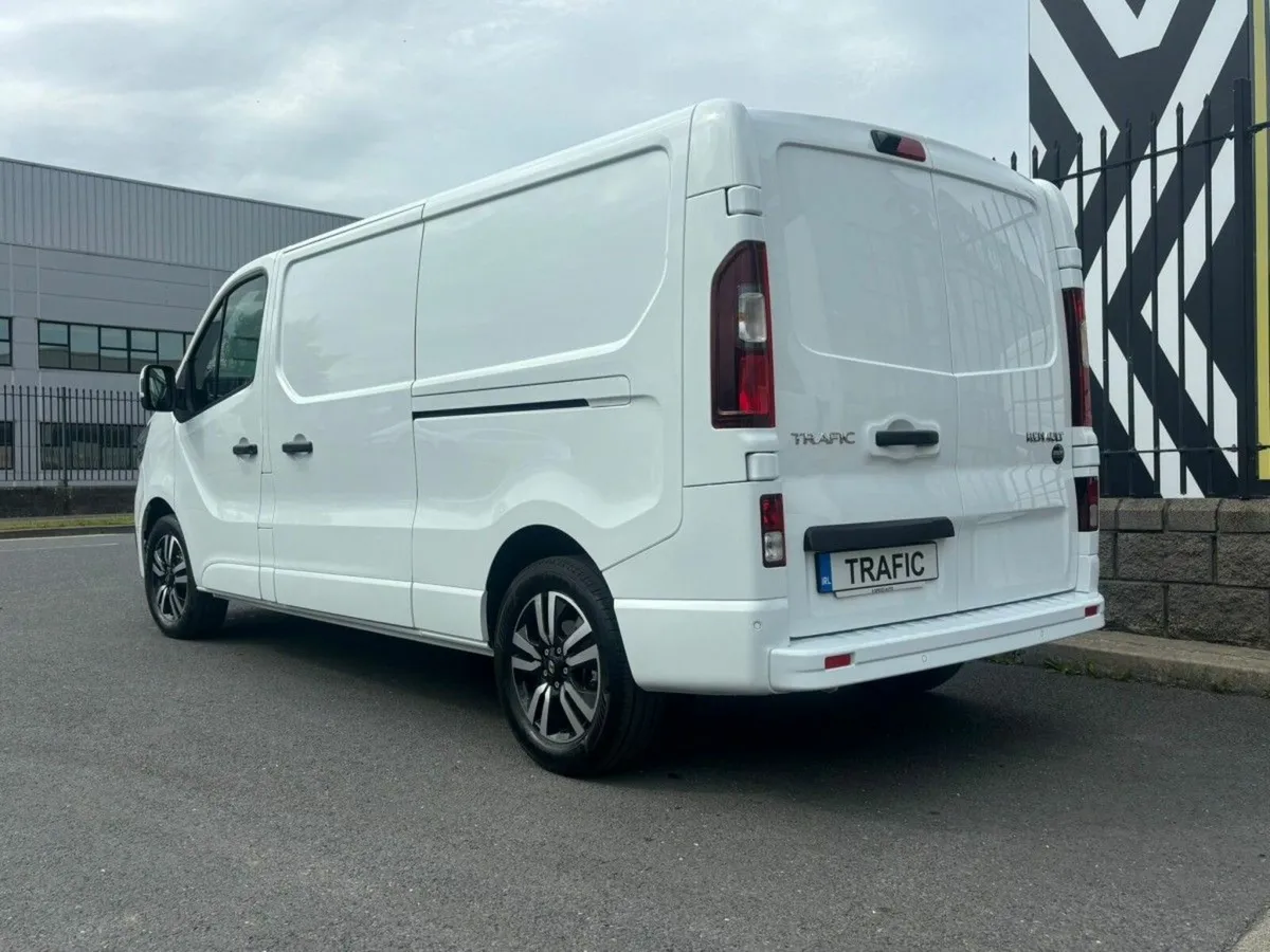 Renault Trafic Extra Sport 170hp 9speed Auto - Image 3