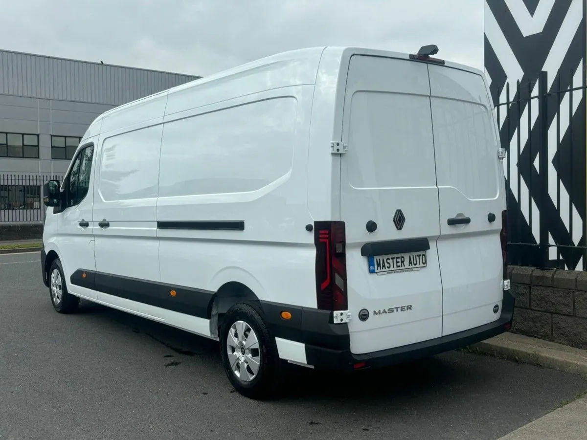 Renault Master FWD LM35 170hp Advance Auto - Image 3