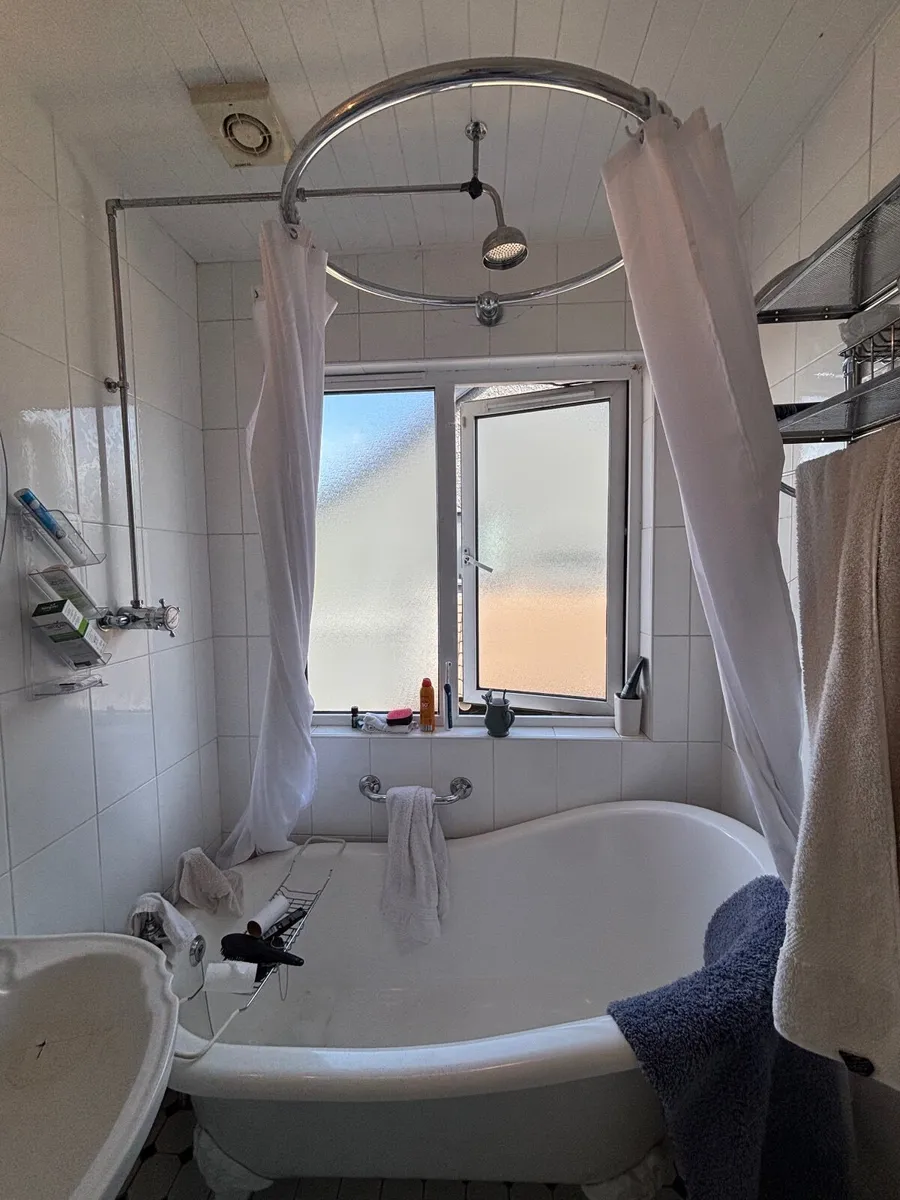 Victorian-style free-standing Bath - Image 3