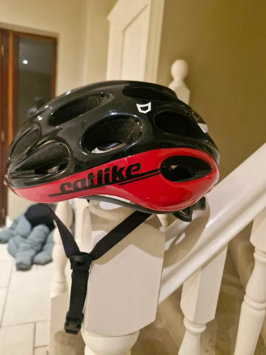 Road cycling helmet - Image 1