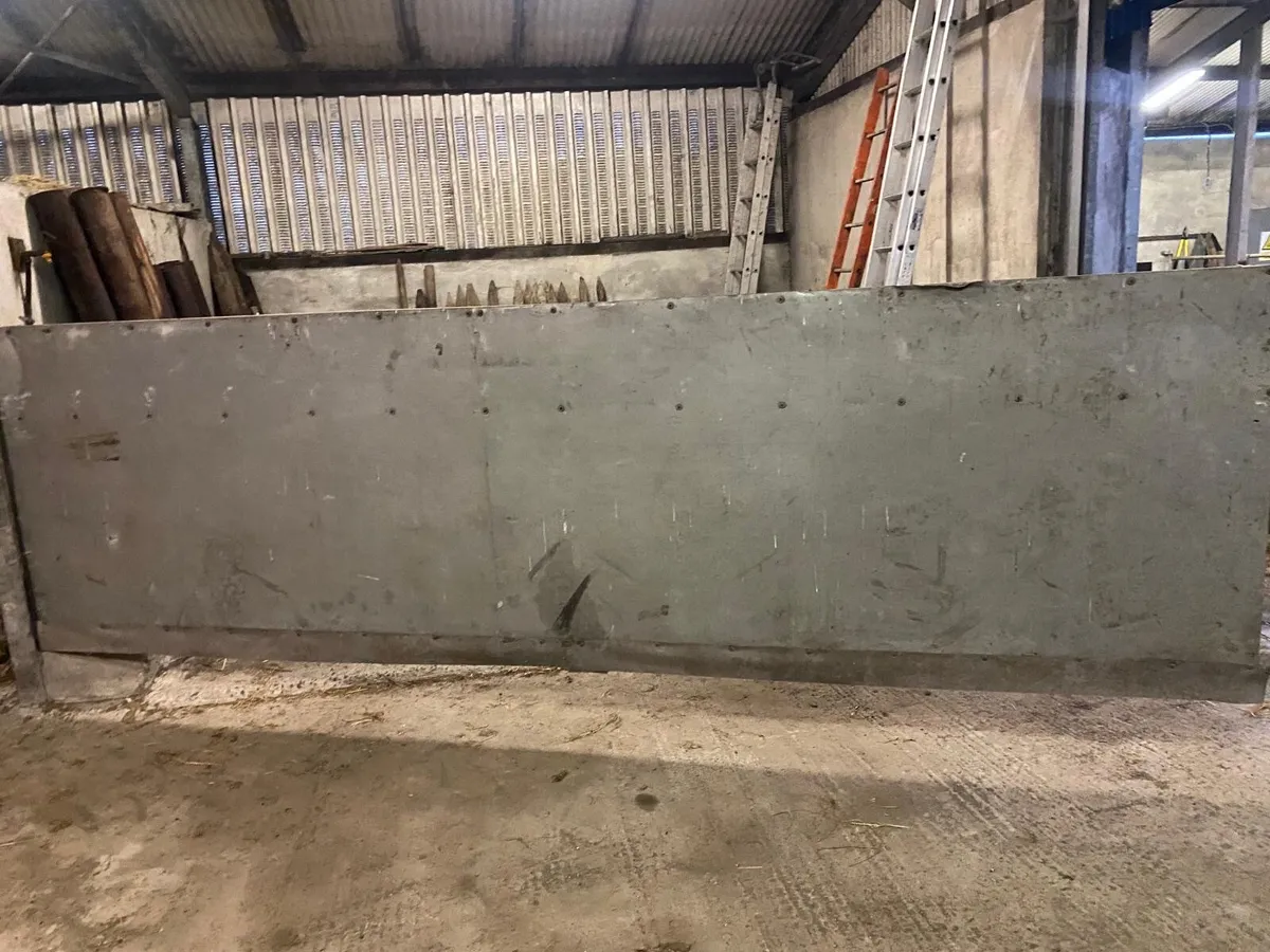 Sheeted feeding barrier - Image 2