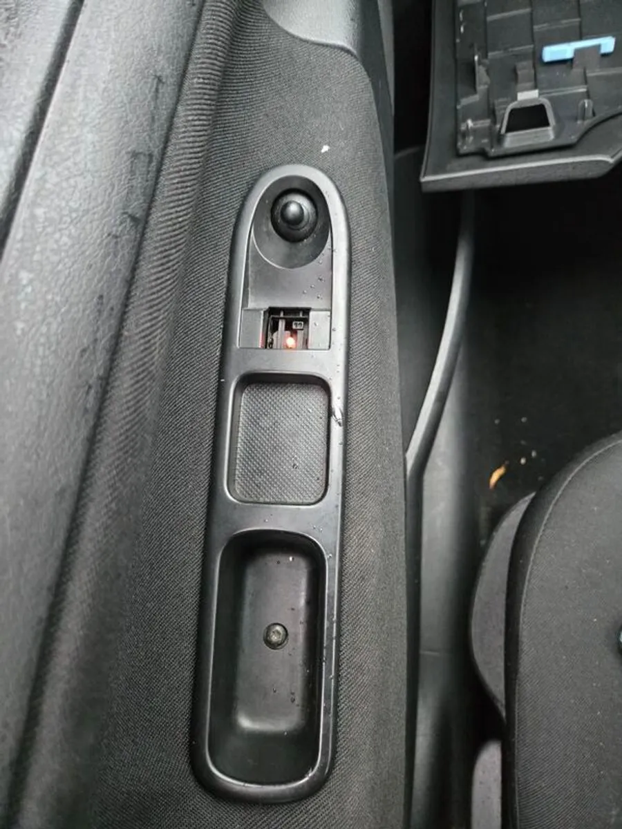 2008 Peugeot 207 - Image 4