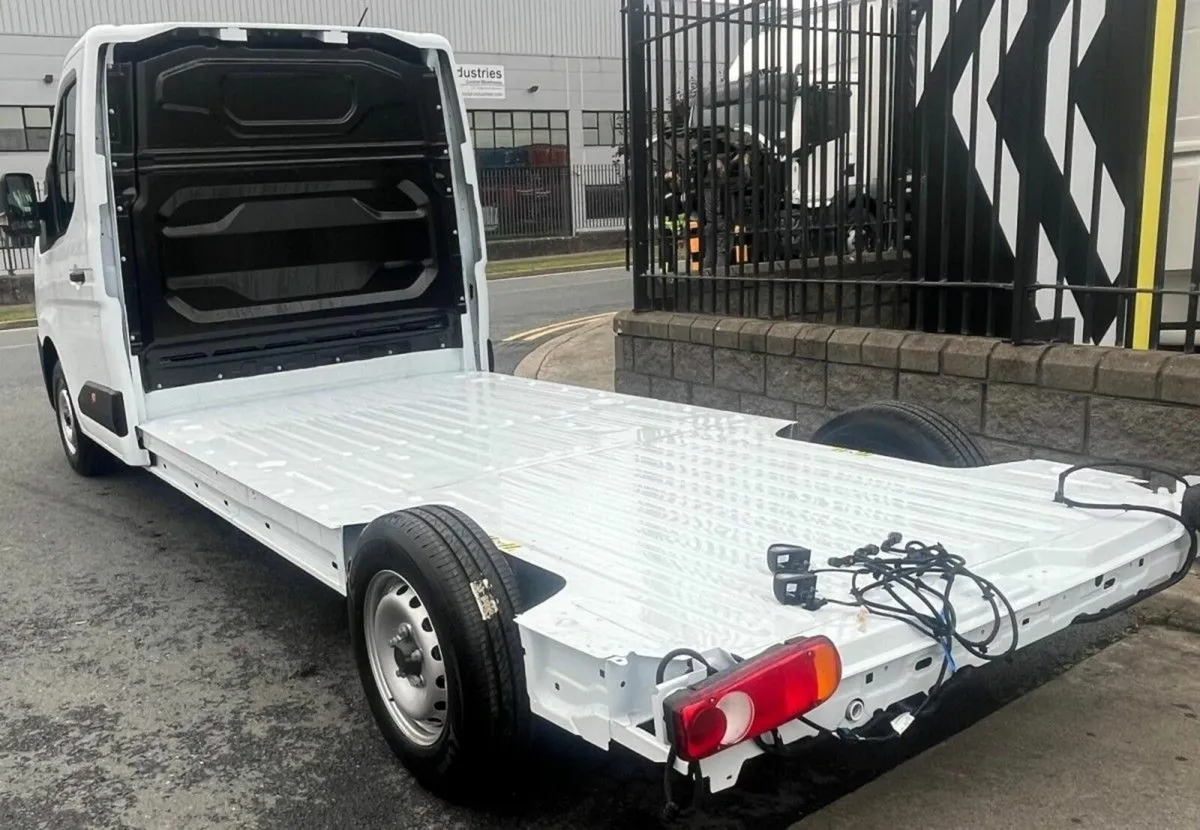 Renault Master FWD 150HP Platform Cab L3NH1 3.5T - Image 3