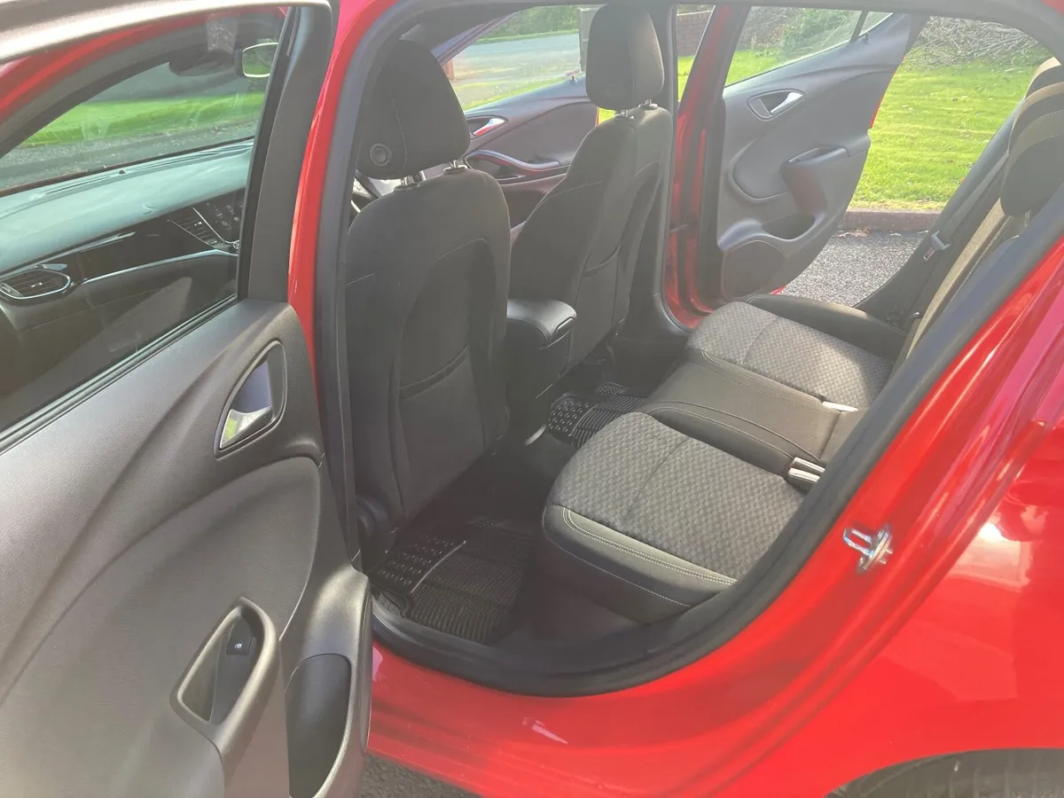 Astra SRI 2017 Very low mileage - Image 2