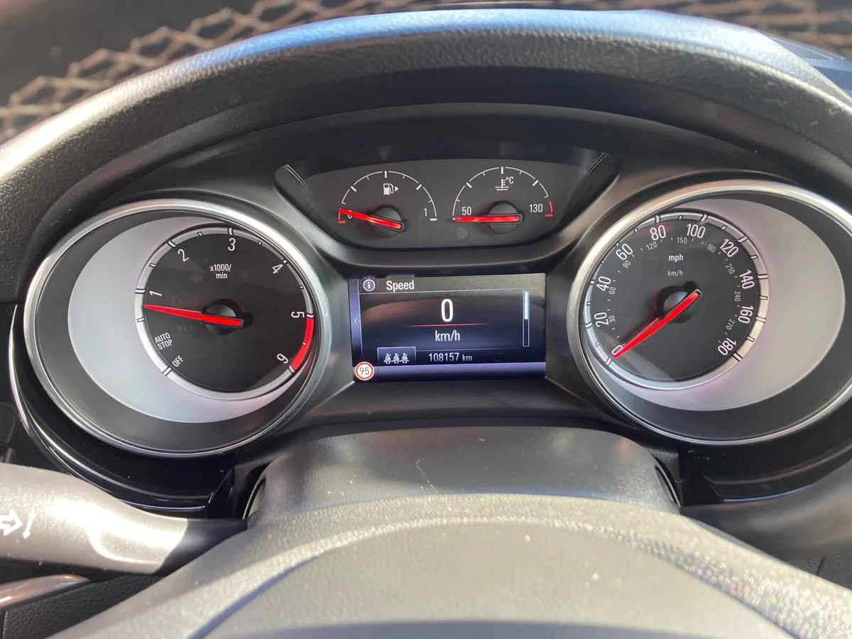 Astra SRI 2017 Very low mileage - Image 3