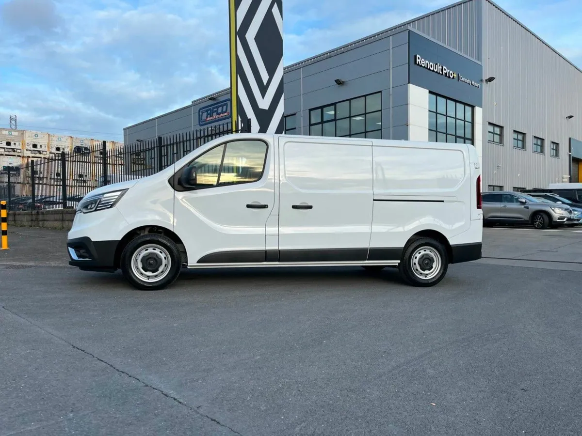 Renault Trafic L2H1 130BHP A/C - Image 2
