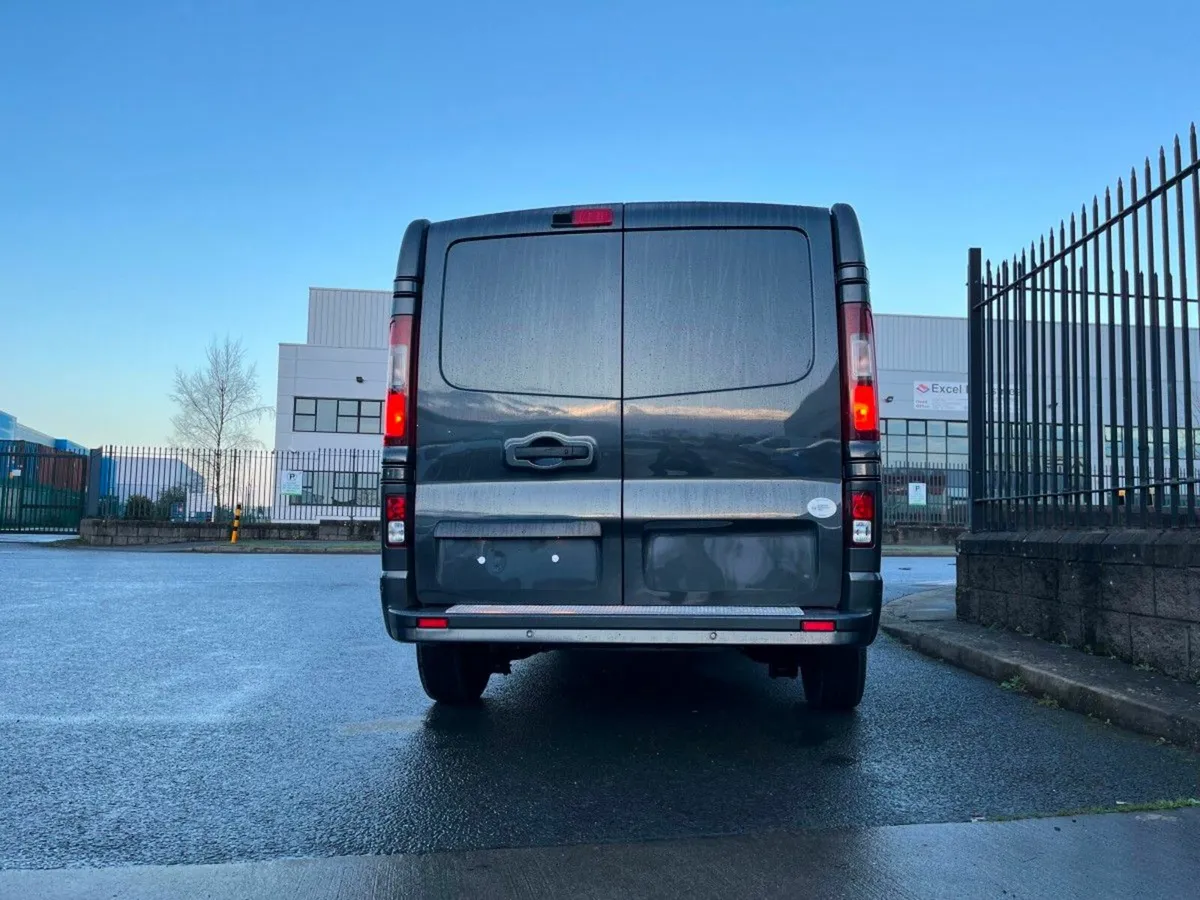 Renault Trafic AUTO EXTRA SPORT AVAIABLE FOR JULY - Image 4