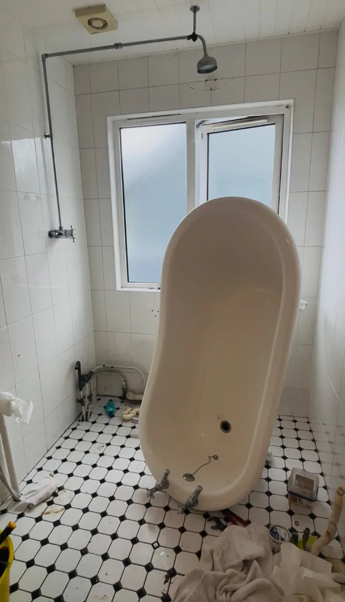 Victorian-style free-standing Bath - Image 1