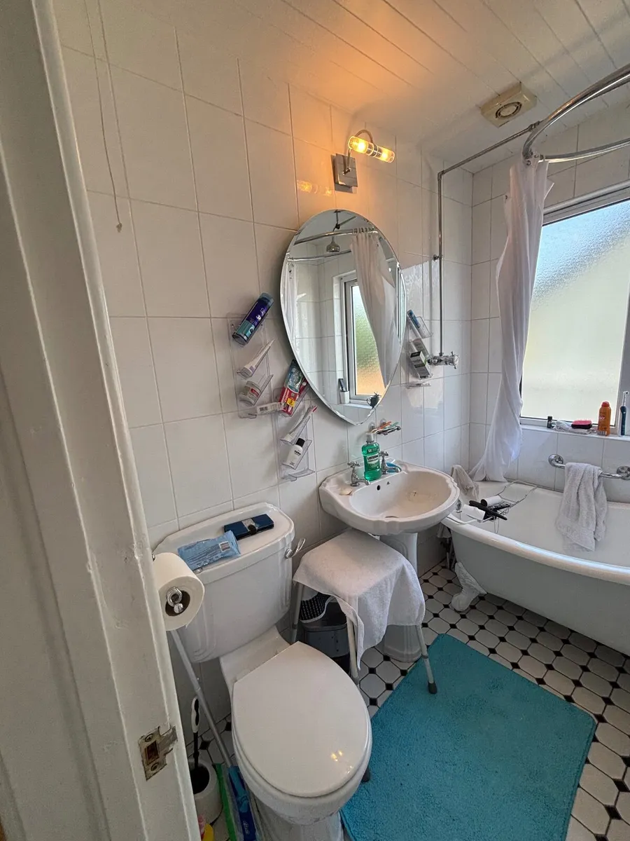 Victorian-style free-standing Bath - Image 2