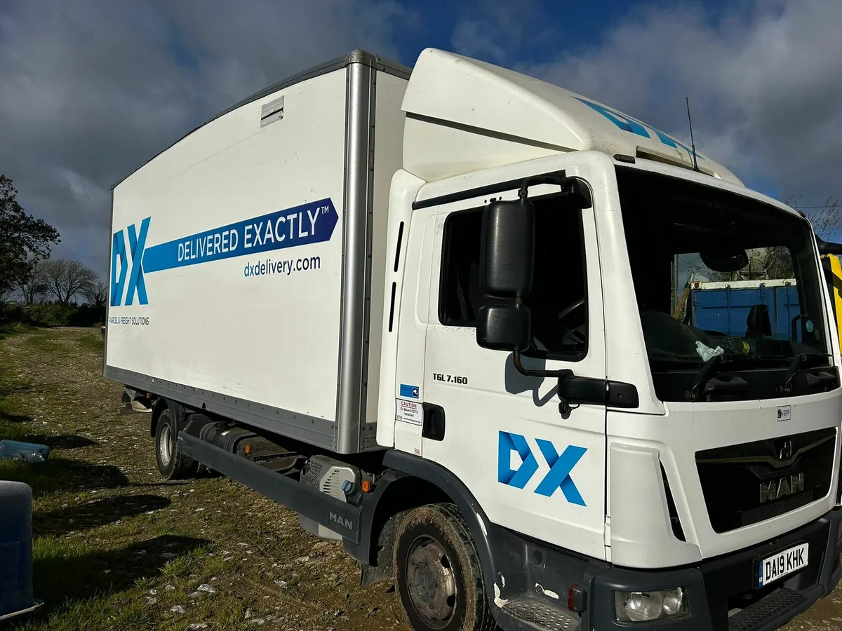 191 Man.  7-160. Box body tail lift. 🚛🚛 - Image 1