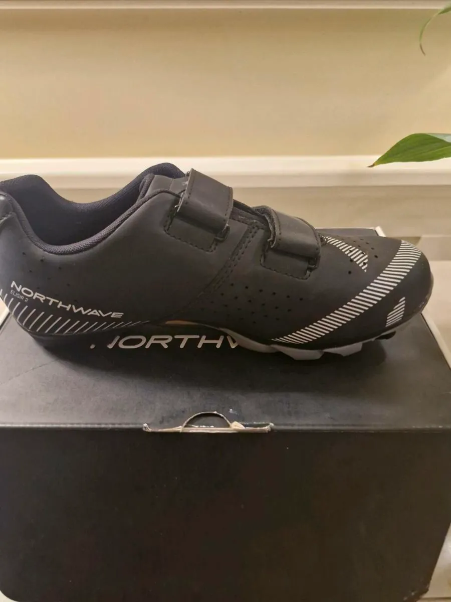 Cycling shoes - Image 1