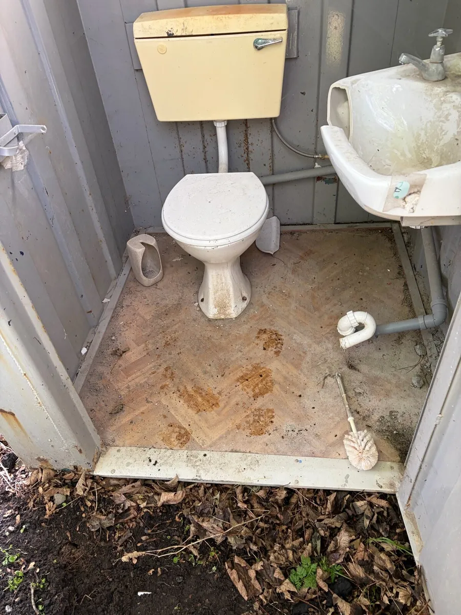 Site toilet - Image 4