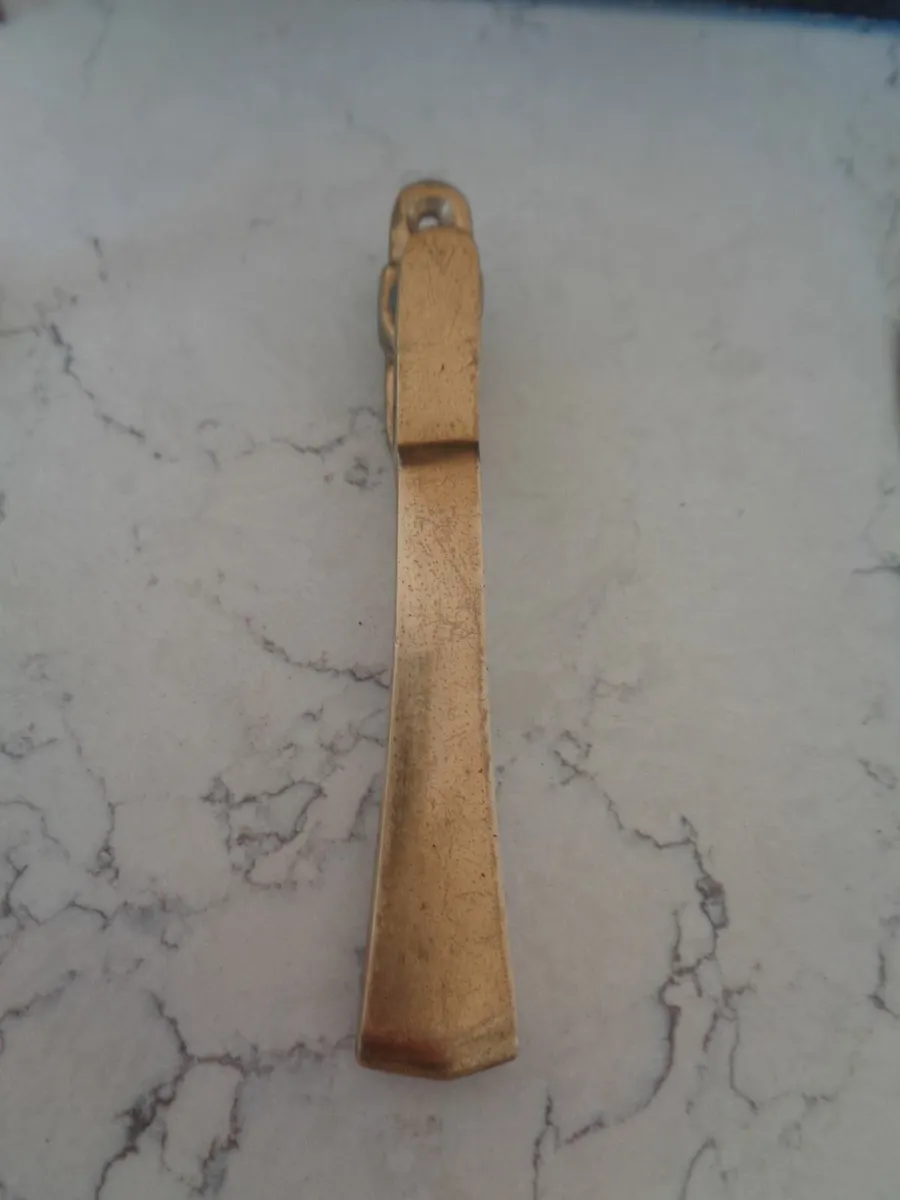 Vintage Solid Brass Window Latches x 5 for Sale - Image 4