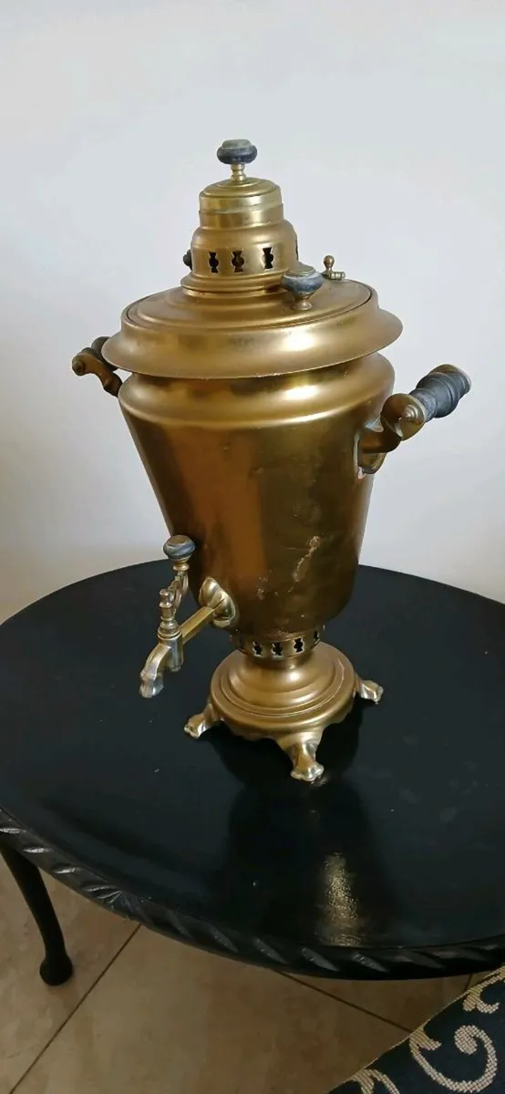 Russian brass samovar - Image 1