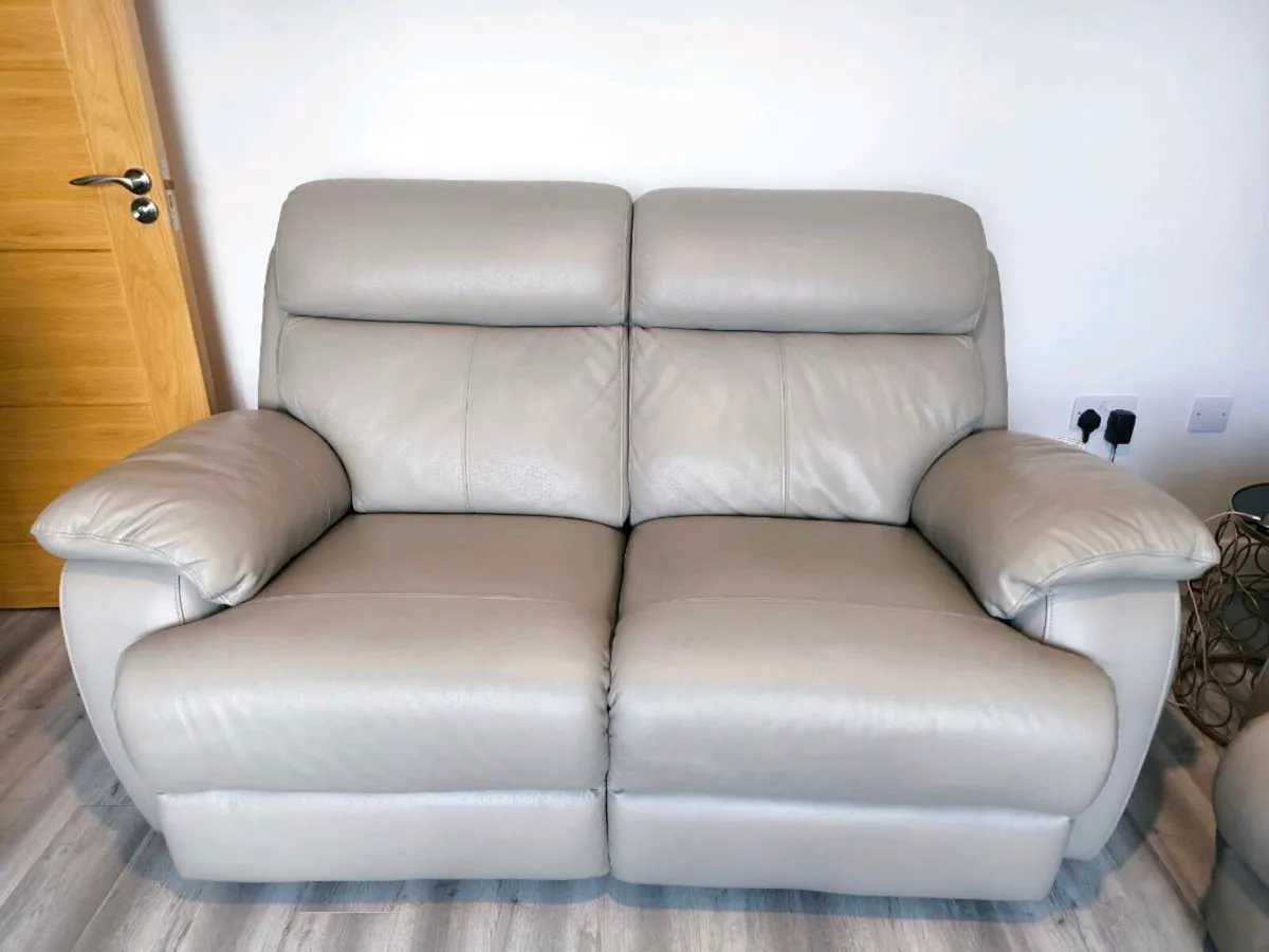 2 Leather light grey power recliner Seater Sofa - Image 4