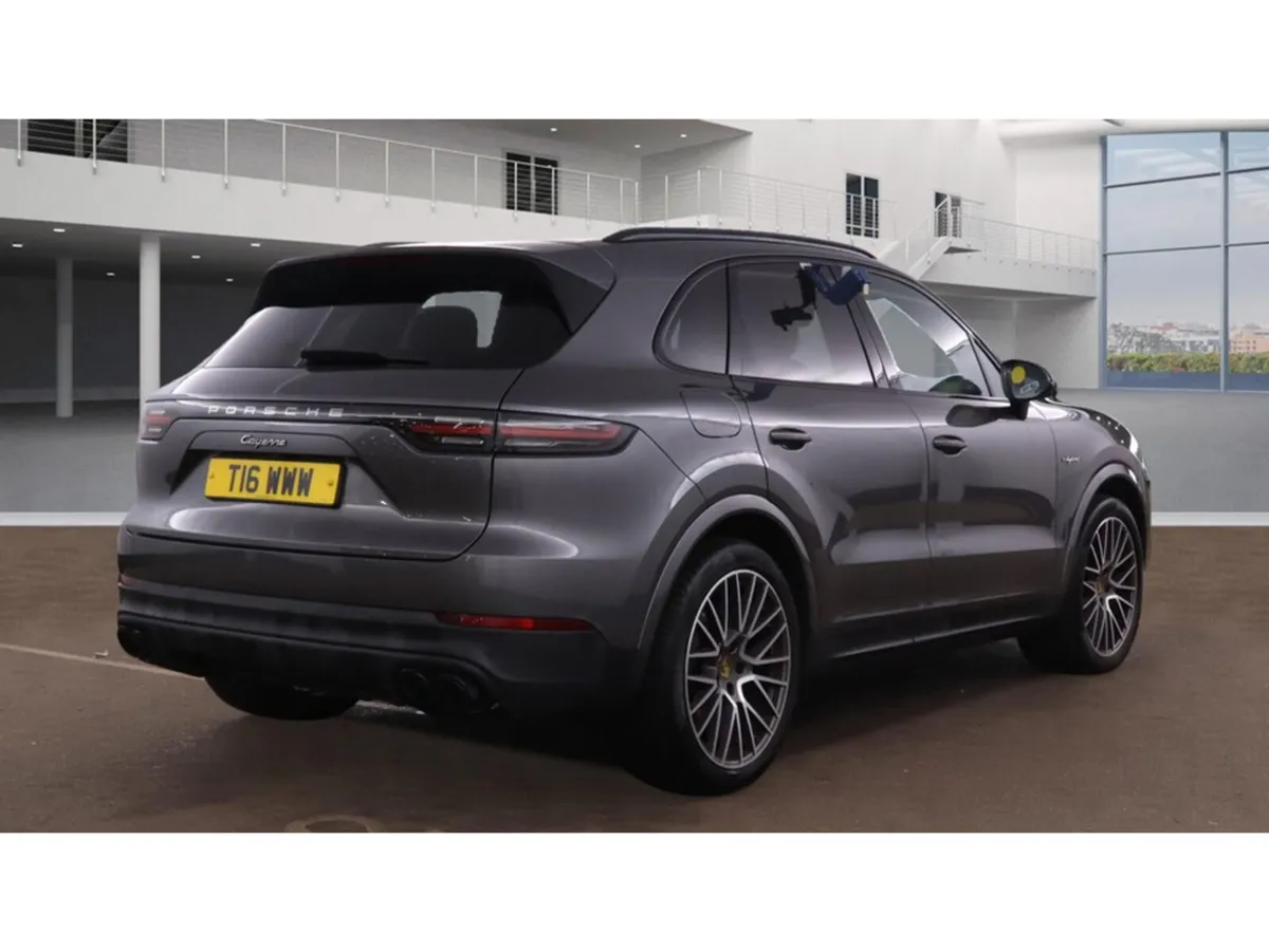Porsche Cayenne 3.0 V6 E-HYBRID AUTO - Image 4