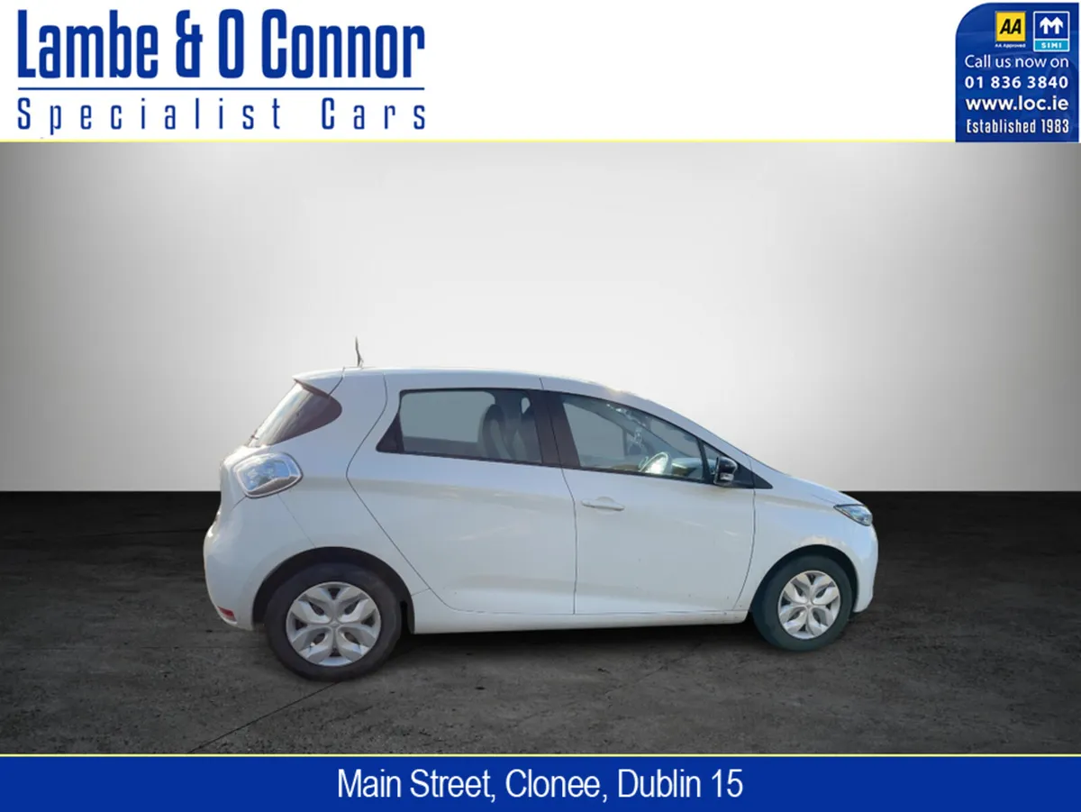 Renault Zoe EXPRESSION *** SAT NAV *** VERY LOW KM - Image 3