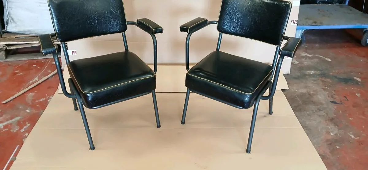 2 old leather chairs - Image 2