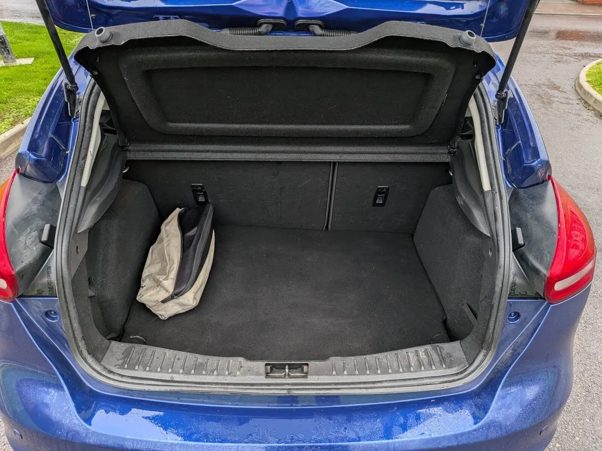 172 Ford Focus 1.5 TDCI ZETEC 95 BHP 5DR - Image 4