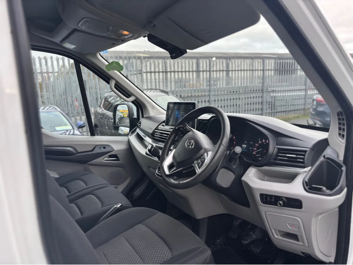 Maxus DELIVER 9 Lab 6 speed hi roof €13821 plus 23 - Image 4