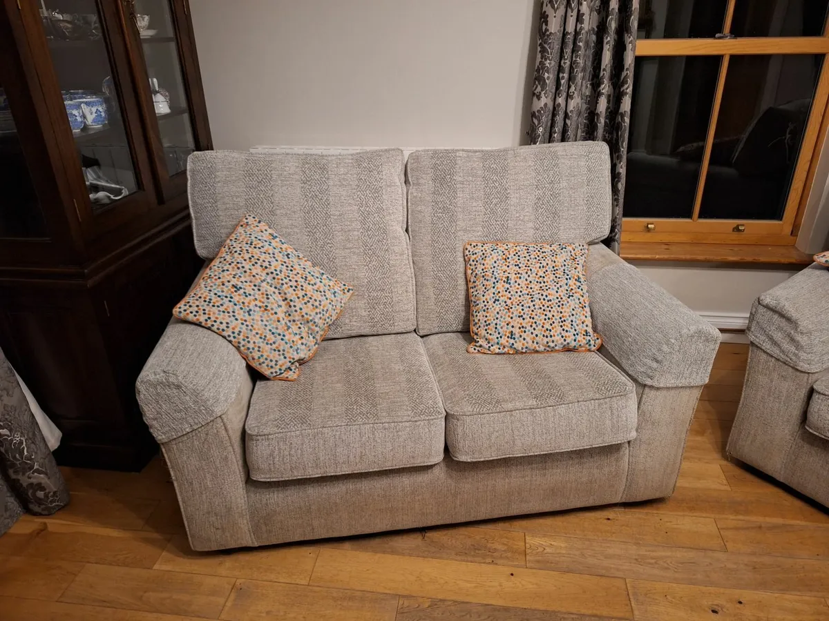 Suite of furniture - Image 2