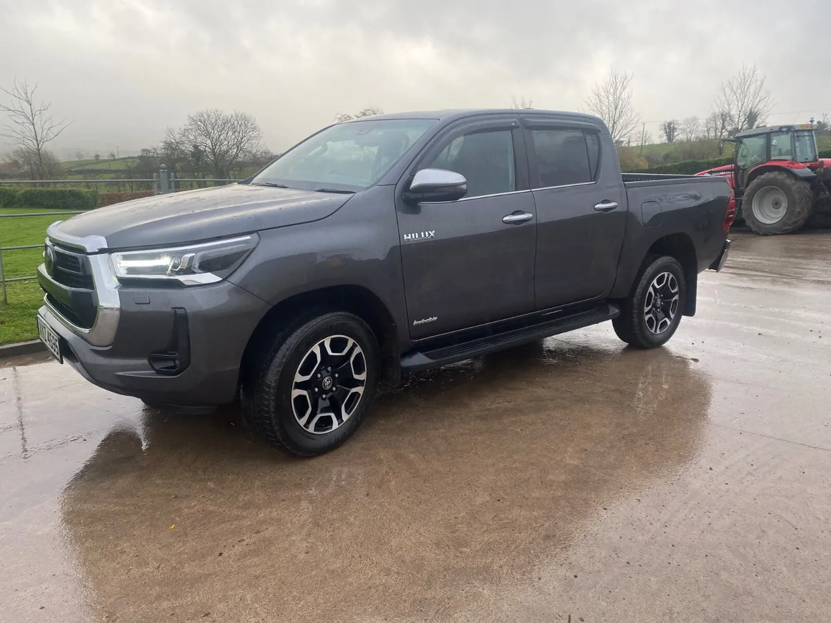 2023 TOYOTA HILUX - Image 1