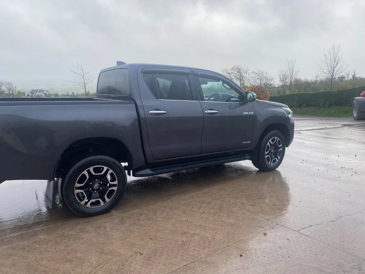 2023 TOYOTA HILUX - Image 4