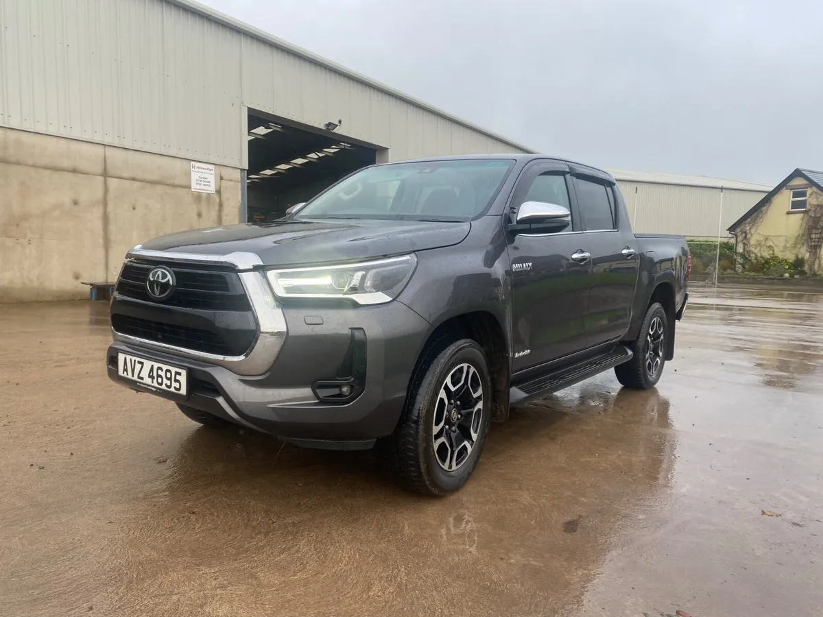 2023 TOYOTA HILUX - Image 2