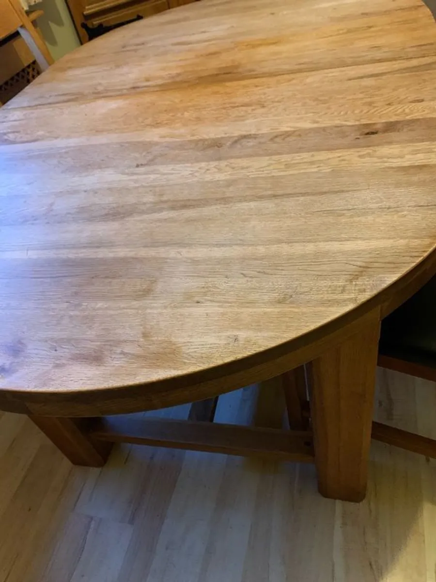 table and chairs, single bed - Image 2