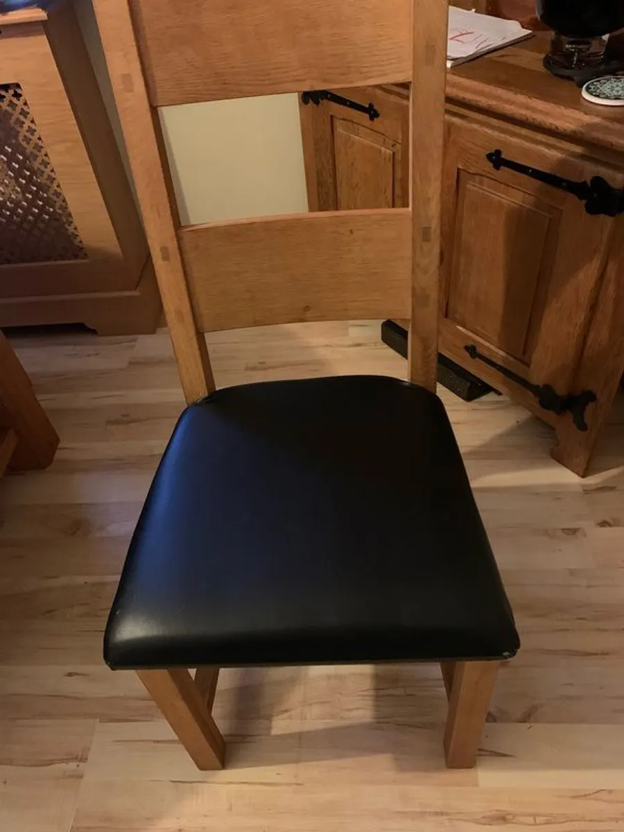 table and chairs, single bed - Image 3