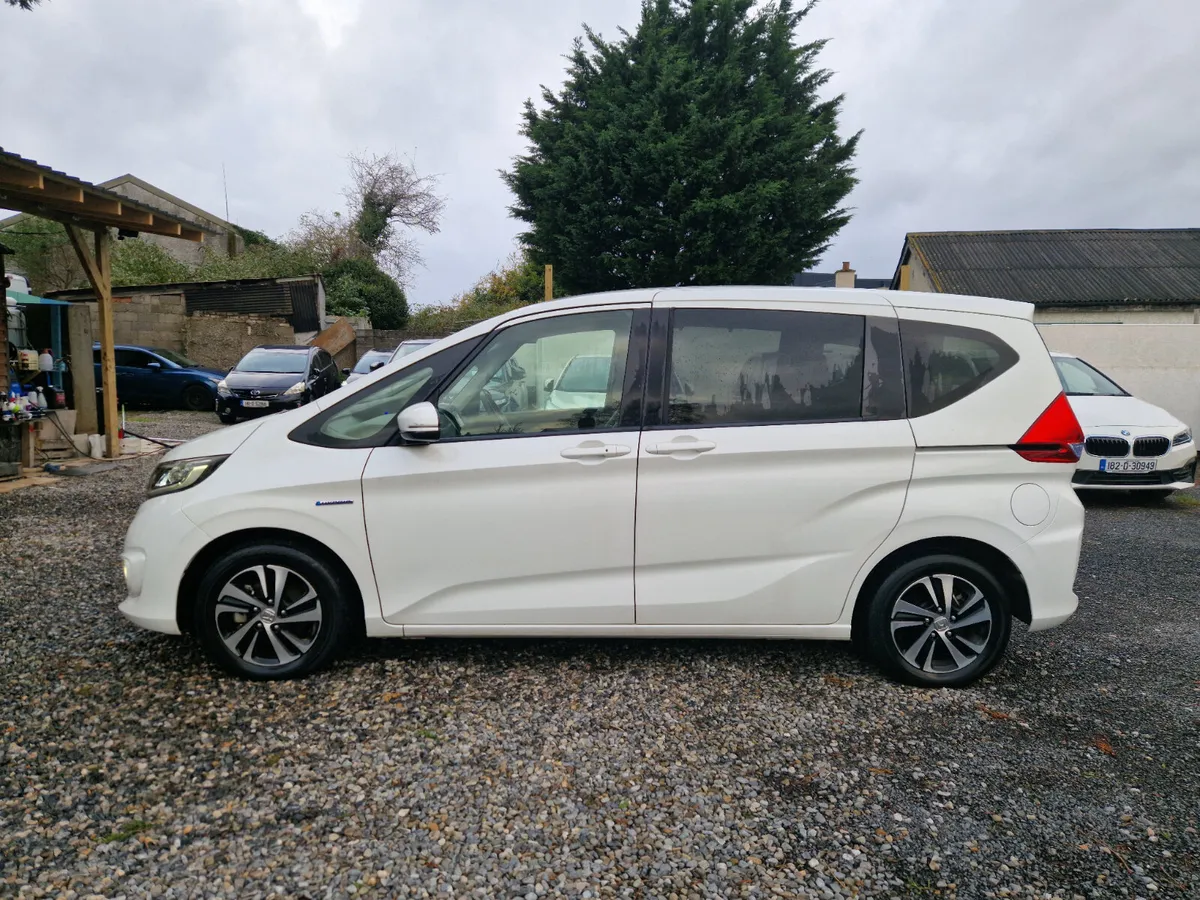 2018 Honda Freed Self charging hybrid 6 seater - Image 4