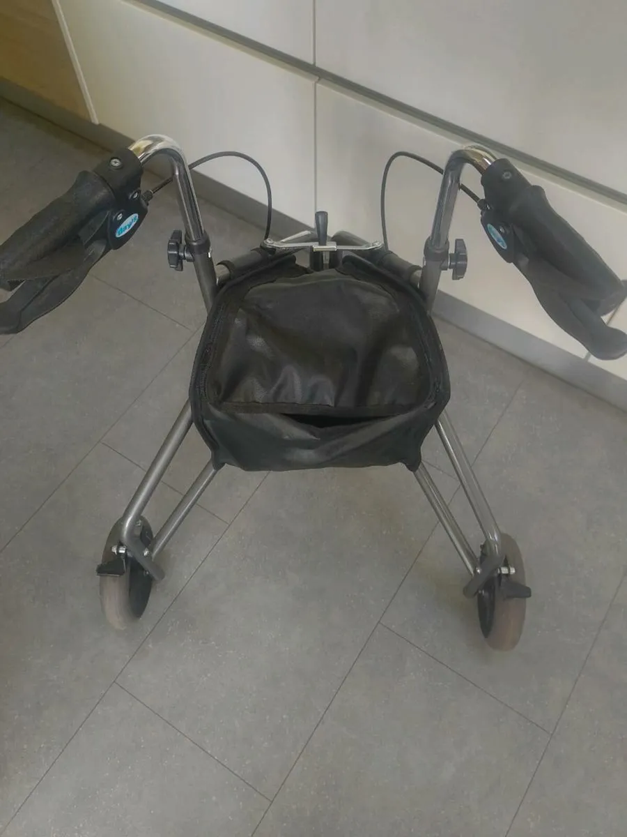 Days tri walker like new - Image 4