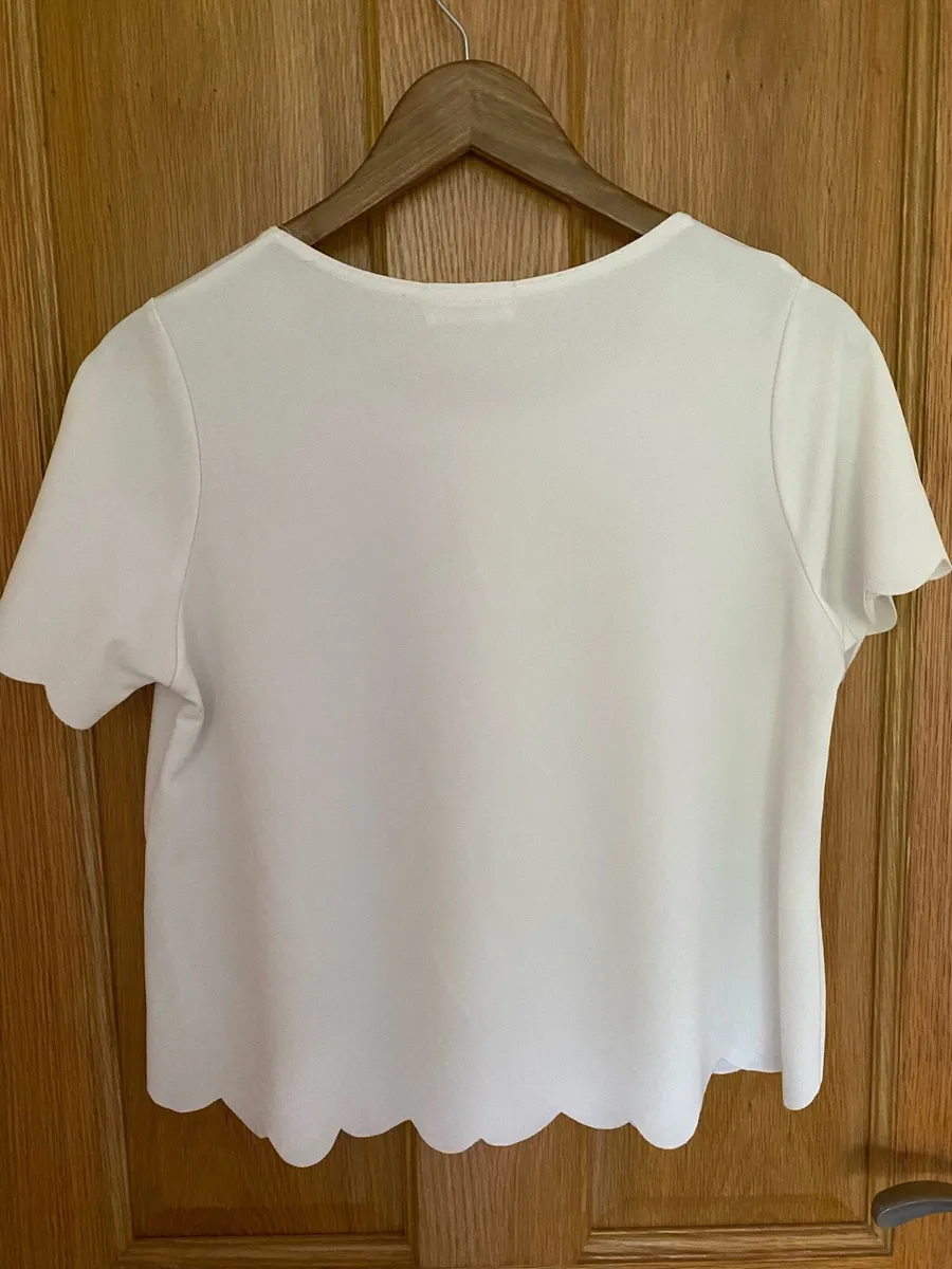 Women’s Red Chilli White Cream Short Sleeve Top - Image 3