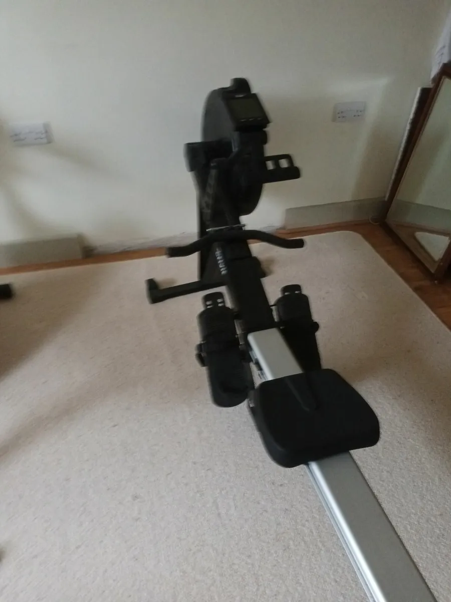 Rowing machine - Image 1